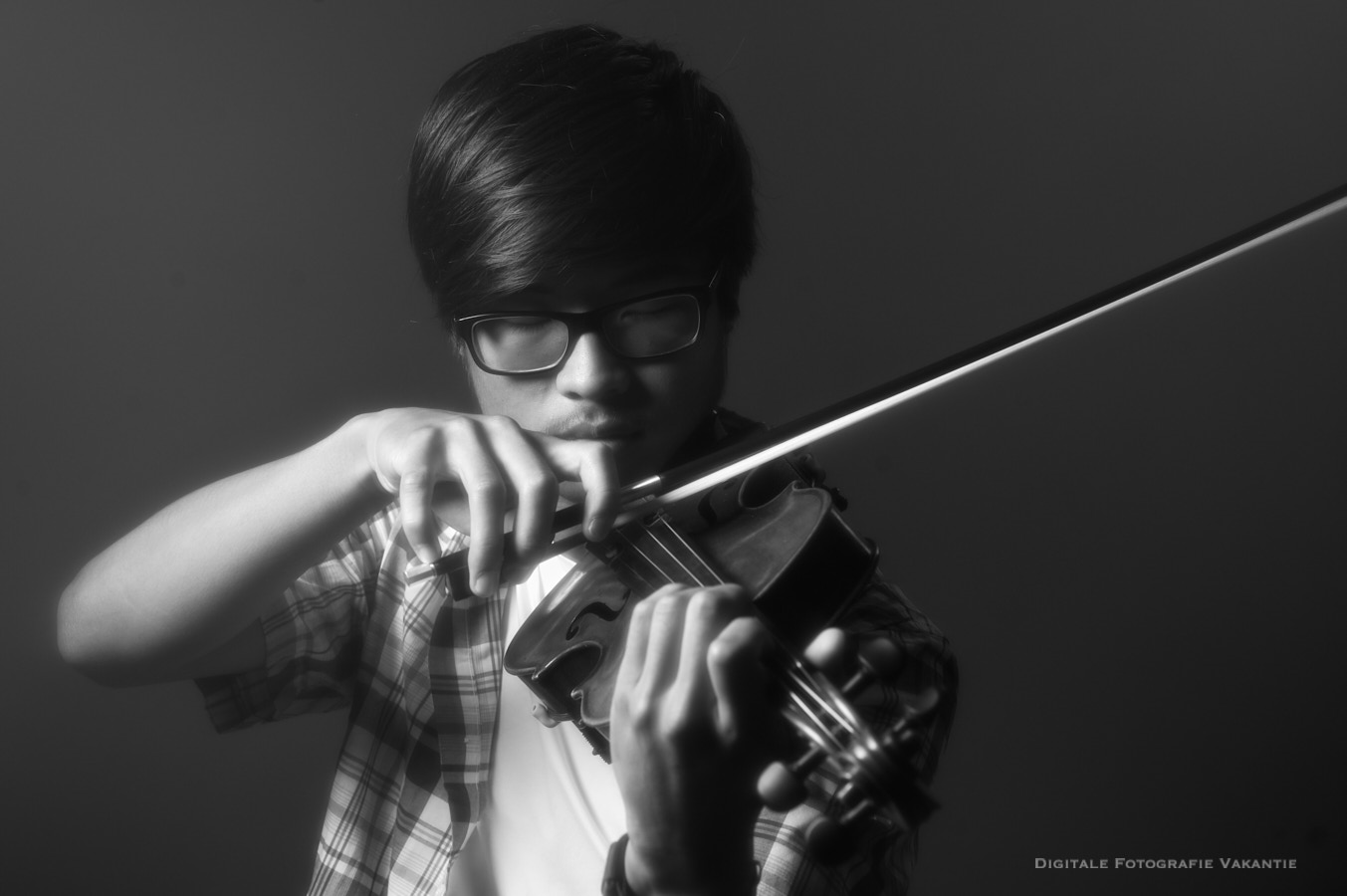 Mathijs violist playing